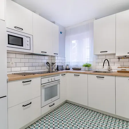 Marta - Céntricos Junto Al Mar *